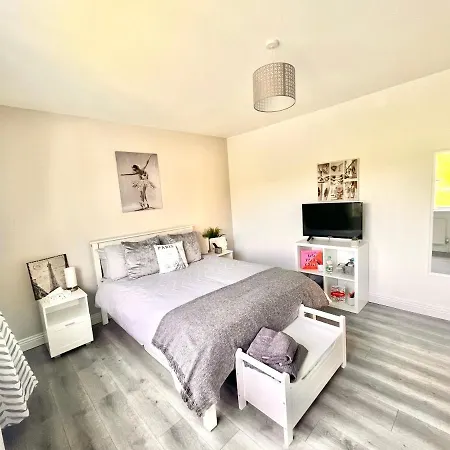 Homestay The Pink Door Ennis